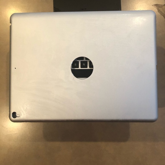 iPad Pro 12.9” Bluetooth Keyboard Case - Like New - Picture 3 of 3